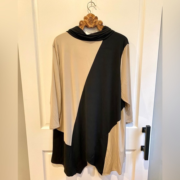 NEW Avenue Black Color Block Long Sleeve Cowl Neck Tunic Size 30/32 - Picture 3 of 5